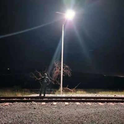Tutti in un palo alimentato solare dell'iluminazione pubblica 18V di 14000lm 30W 80W LED installare