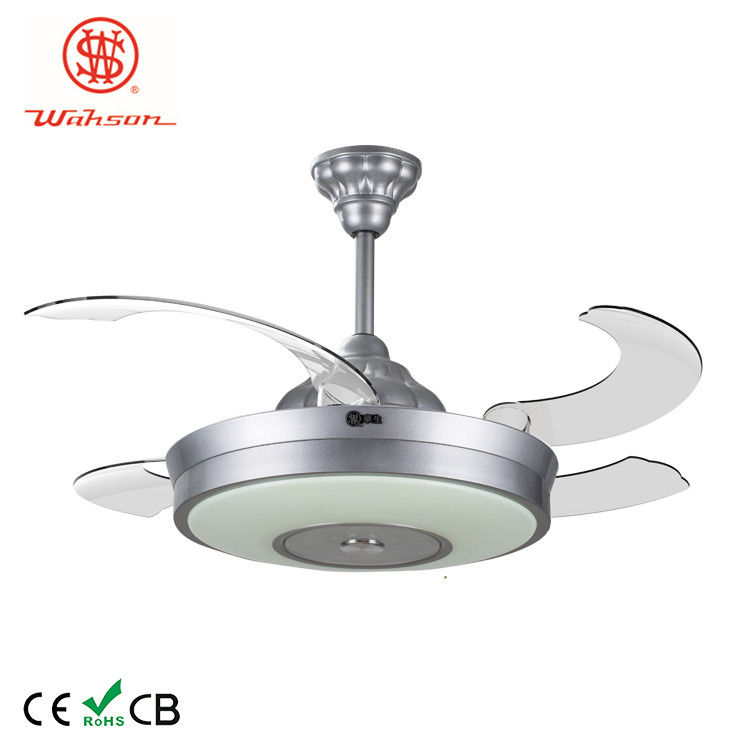 il ventilatore da soffitto operato di 6000K 3600lm accende il ventilatore da soffitto pieghevole d'argento con le lame di schiocco fuori